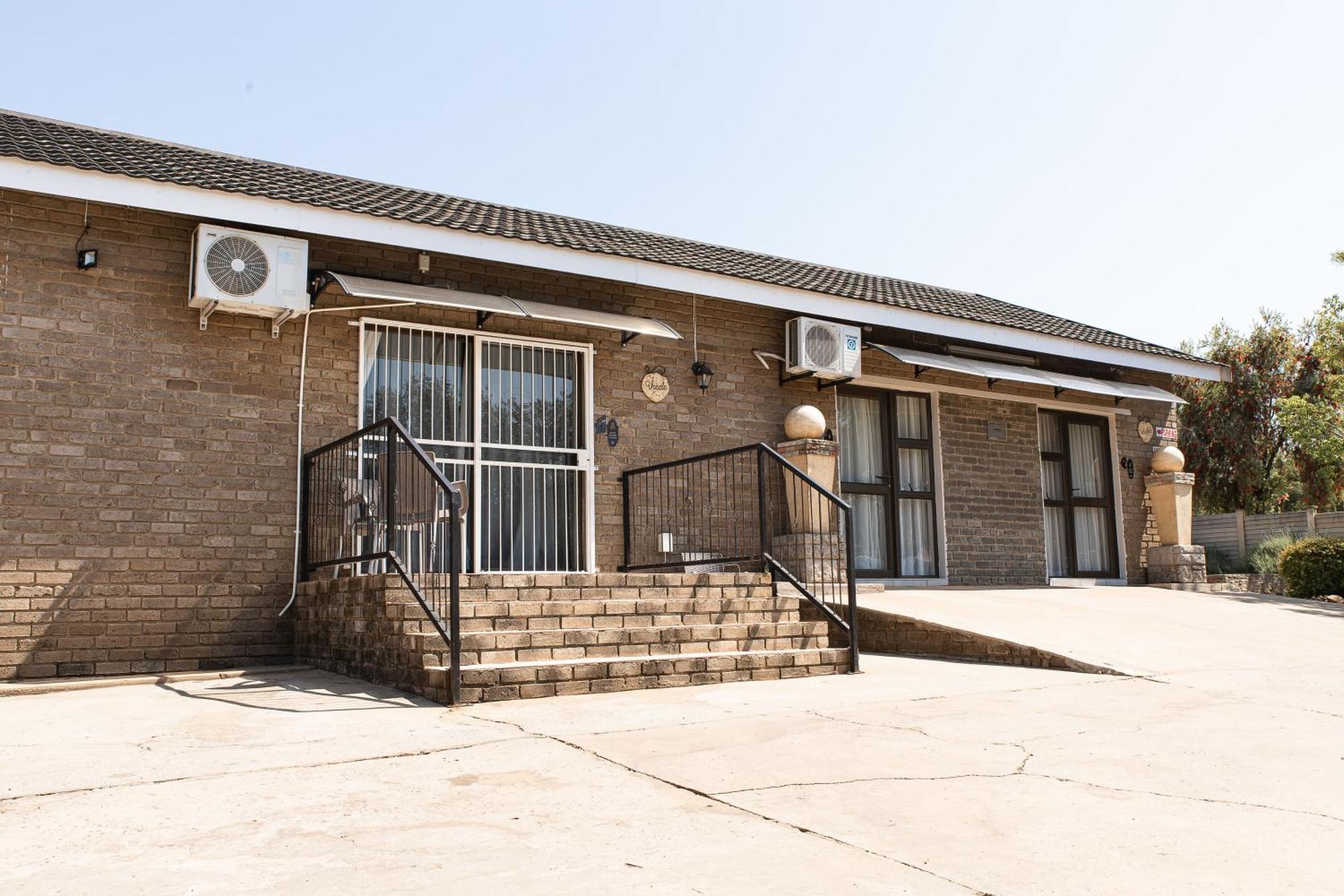 @Home Guest House Zeerust Exterior foto